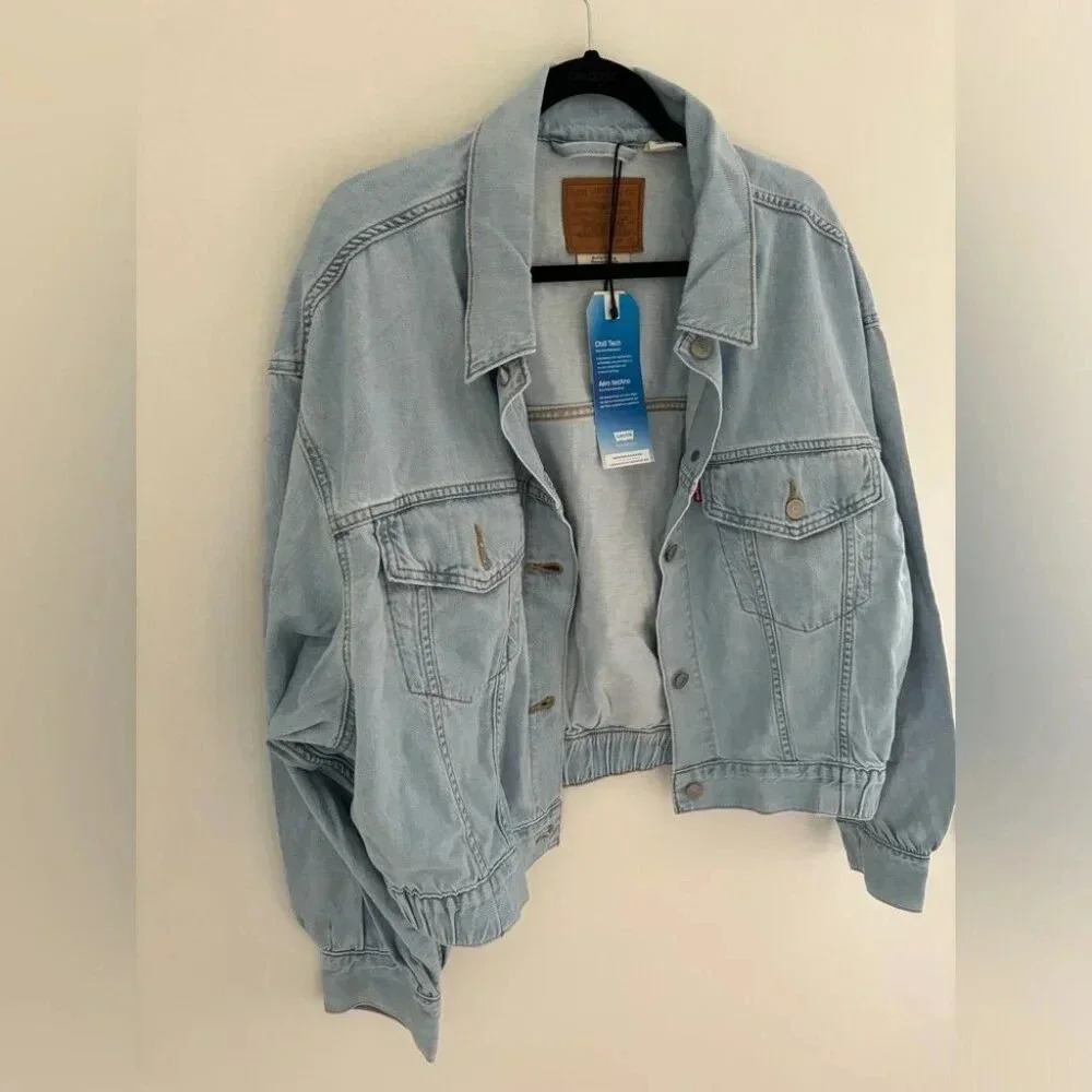 Levi’s Scrunchie Trucker Jacket NWT never worn!